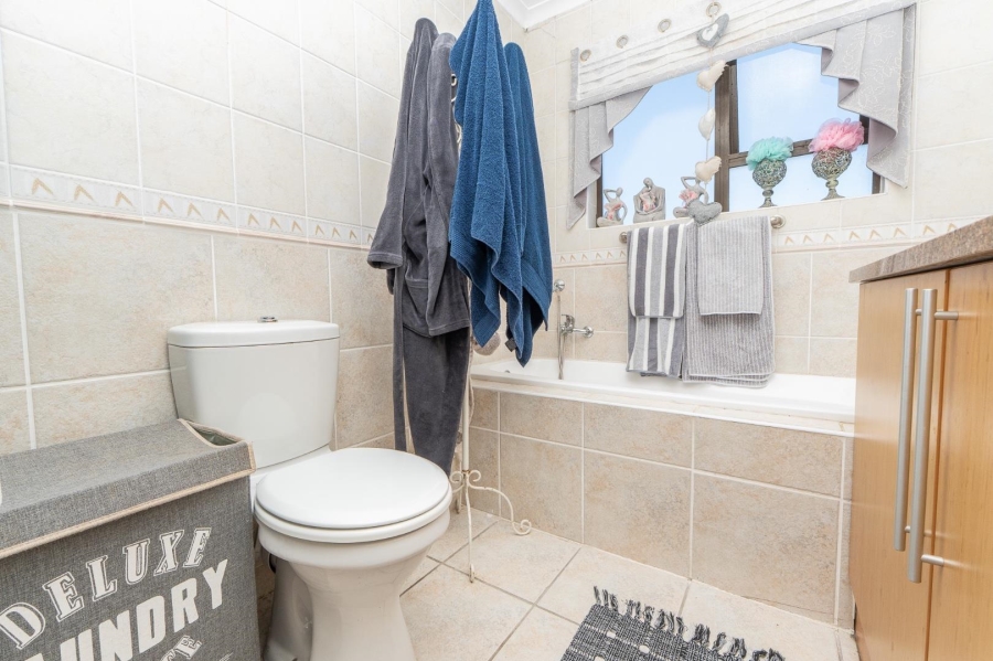 7 Bedroom Property for Sale in Myburgh Park Western Cape